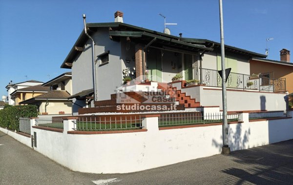 casa indipendente in vendita a Montodine