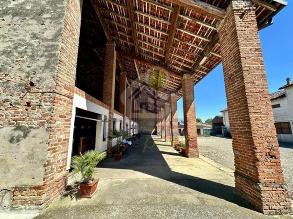 casale in vendita a Montodine