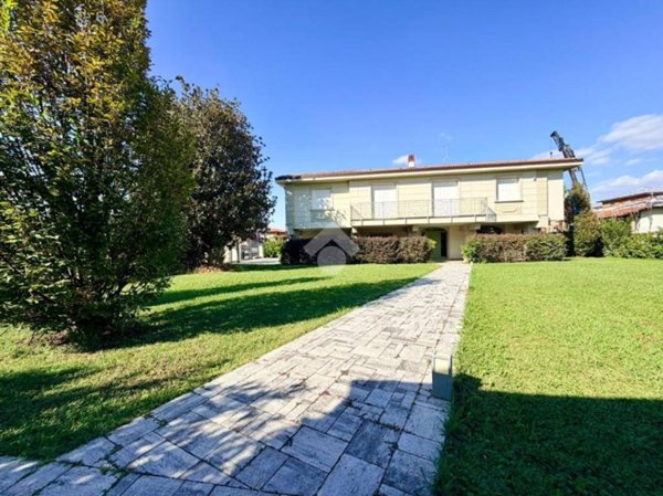 casa indipendente in vendita a Montodine