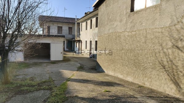 casa semindipendente in vendita a Moscazzano