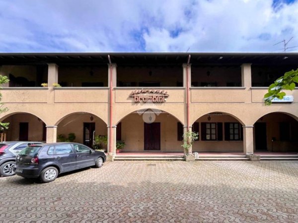 negozio in vendita a Moscazzano