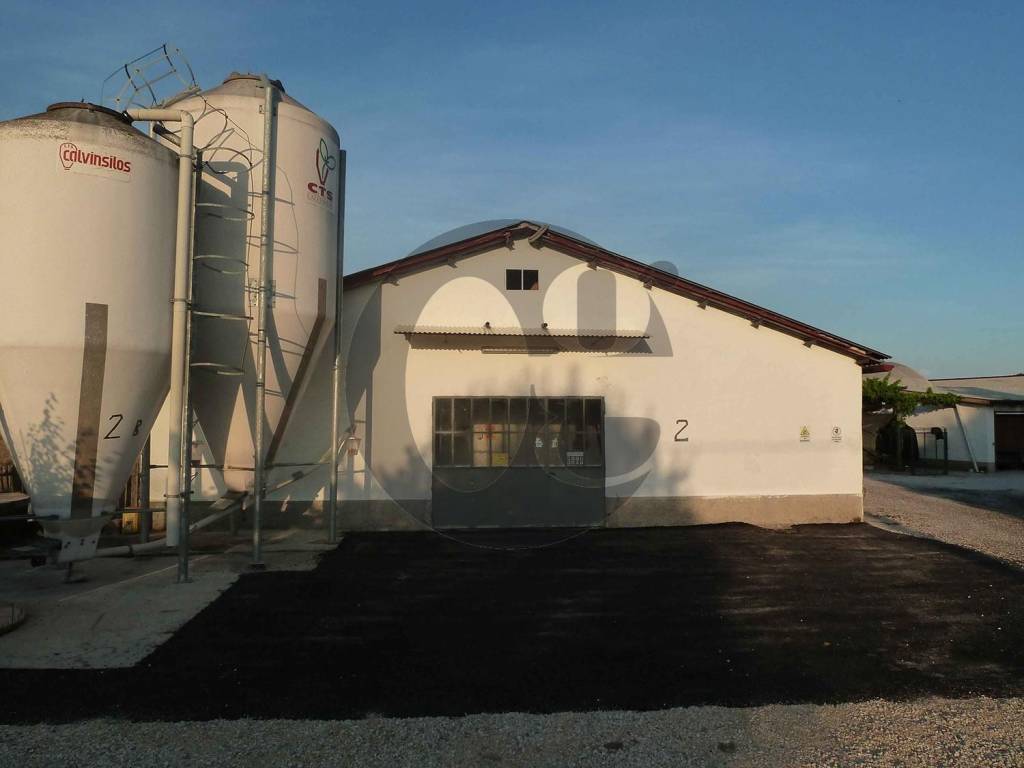 locale commerciale in vendita a Motta Baluffi