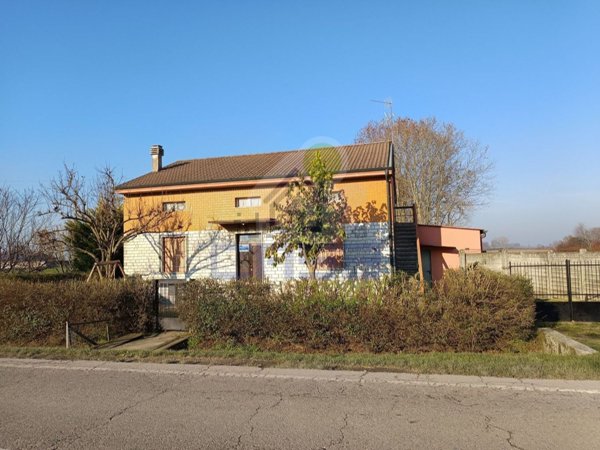 casa indipendente in vendita a Motta Baluffi