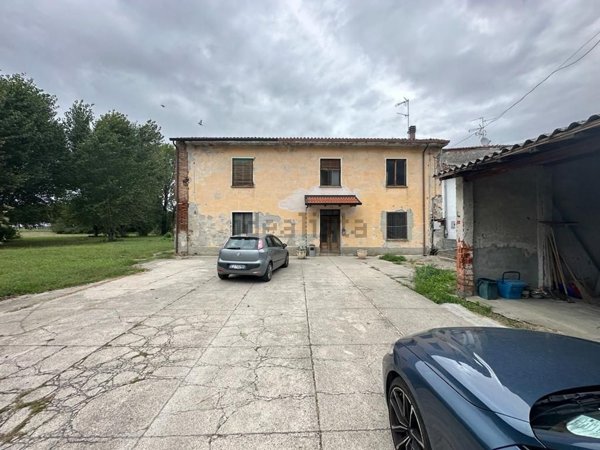 casale in vendita a Motta Baluffi
