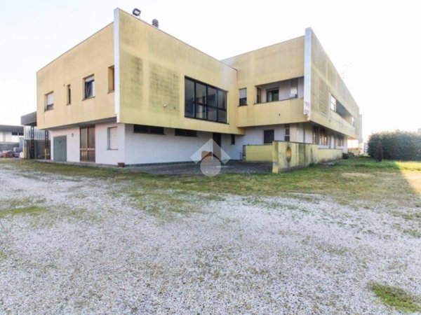 locale commerciale in vendita ad Offanengo