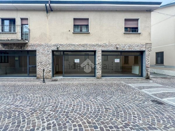locale commerciale in vendita ad Offanengo