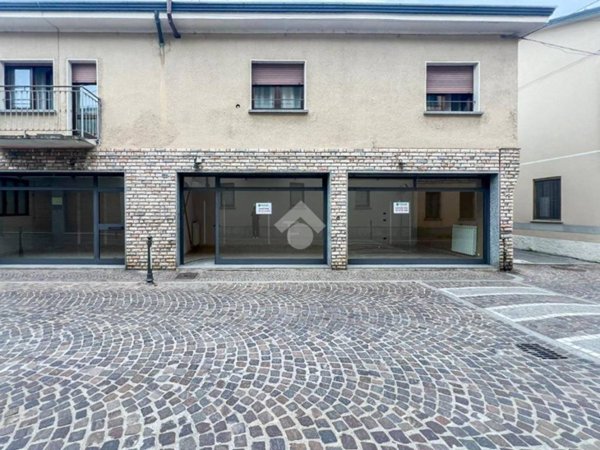 negozio in vendita ad Offanengo