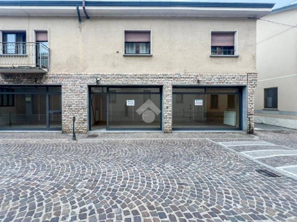 negozio in vendita ad Offanengo