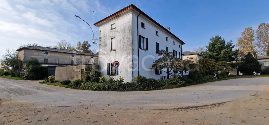 locale di sgombero in vendita ad Olmeneta