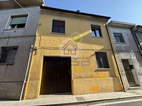casa indipendente in vendita ad Ostiano