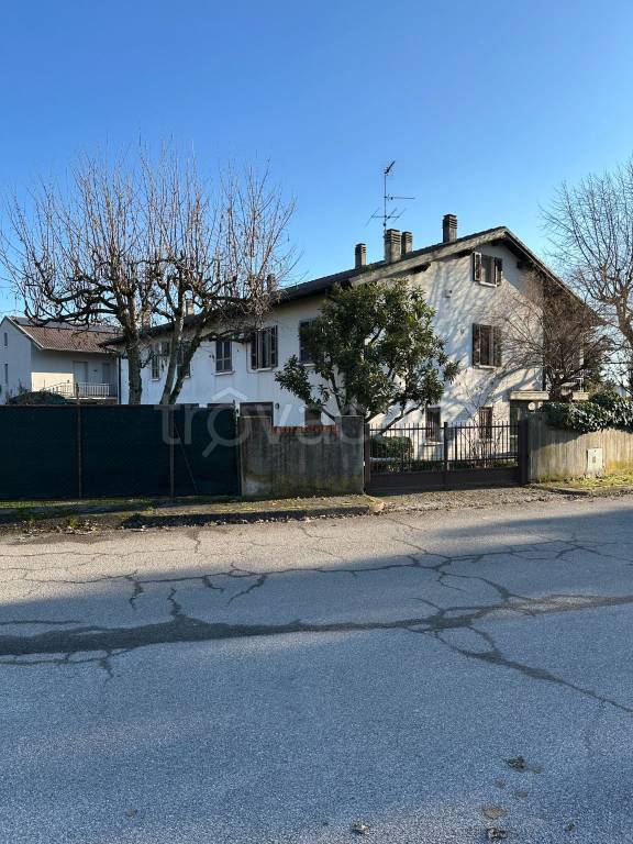 casa indipendente in vendita ad Ostiano