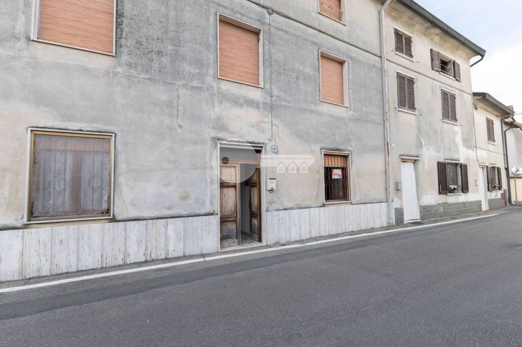 casa indipendente in vendita ad Ostiano