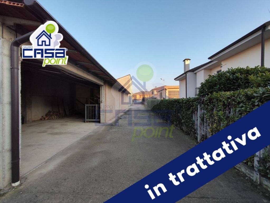 locale commerciale in vendita ad Ostiano