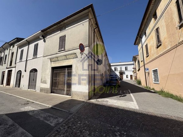 casa indipendente in vendita ad Ostiano
