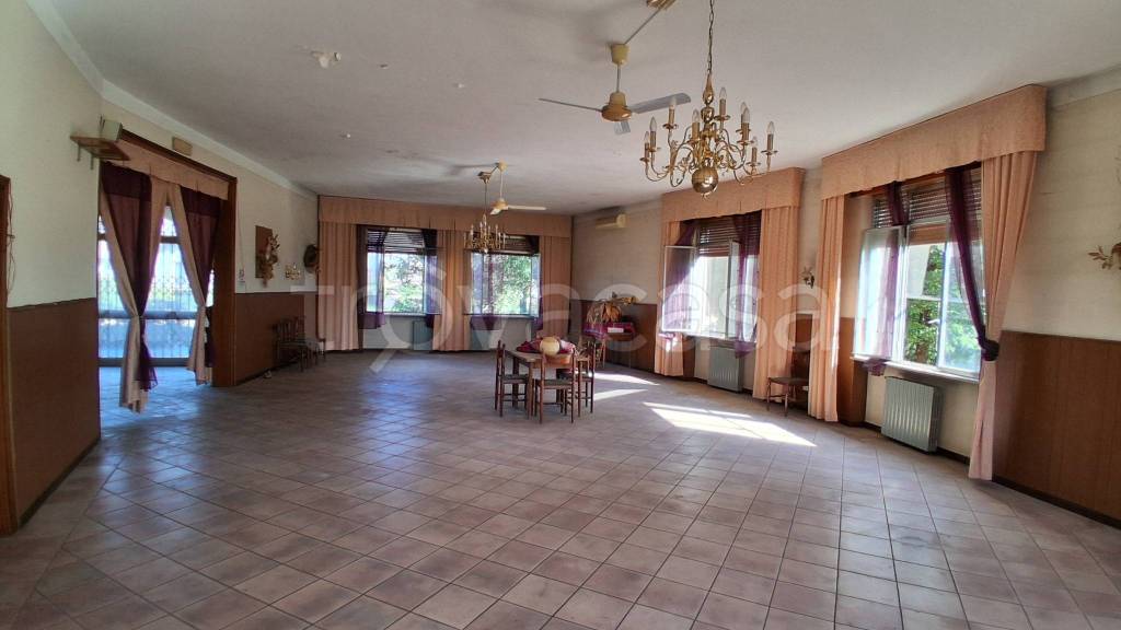 negozio in vendita ad Ostiano