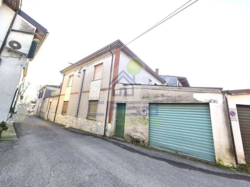 casa indipendente in vendita ad Ostiano