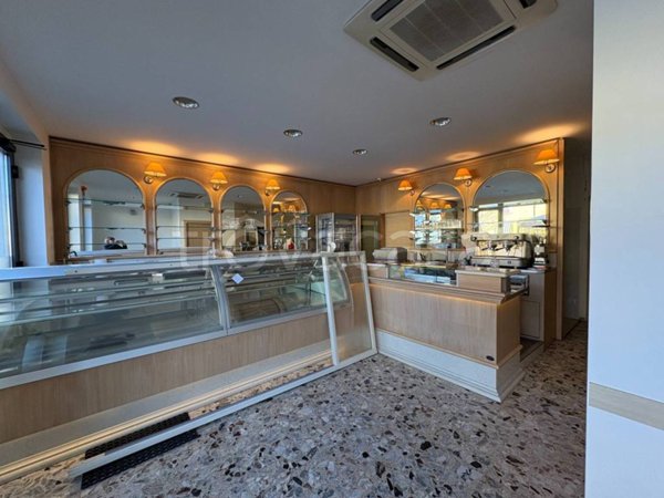 negozio in vendita ad Ostiano