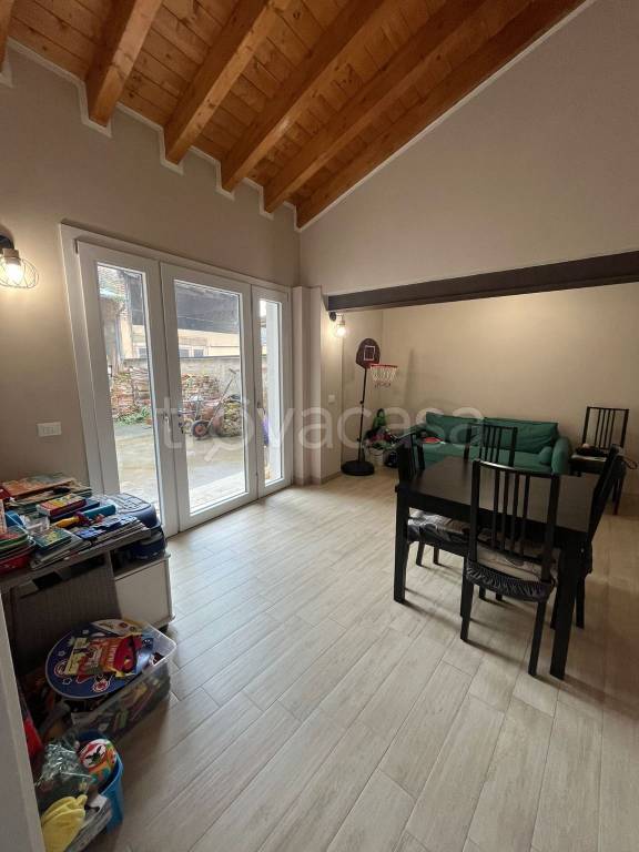 casa indipendente in vendita ad Ostiano