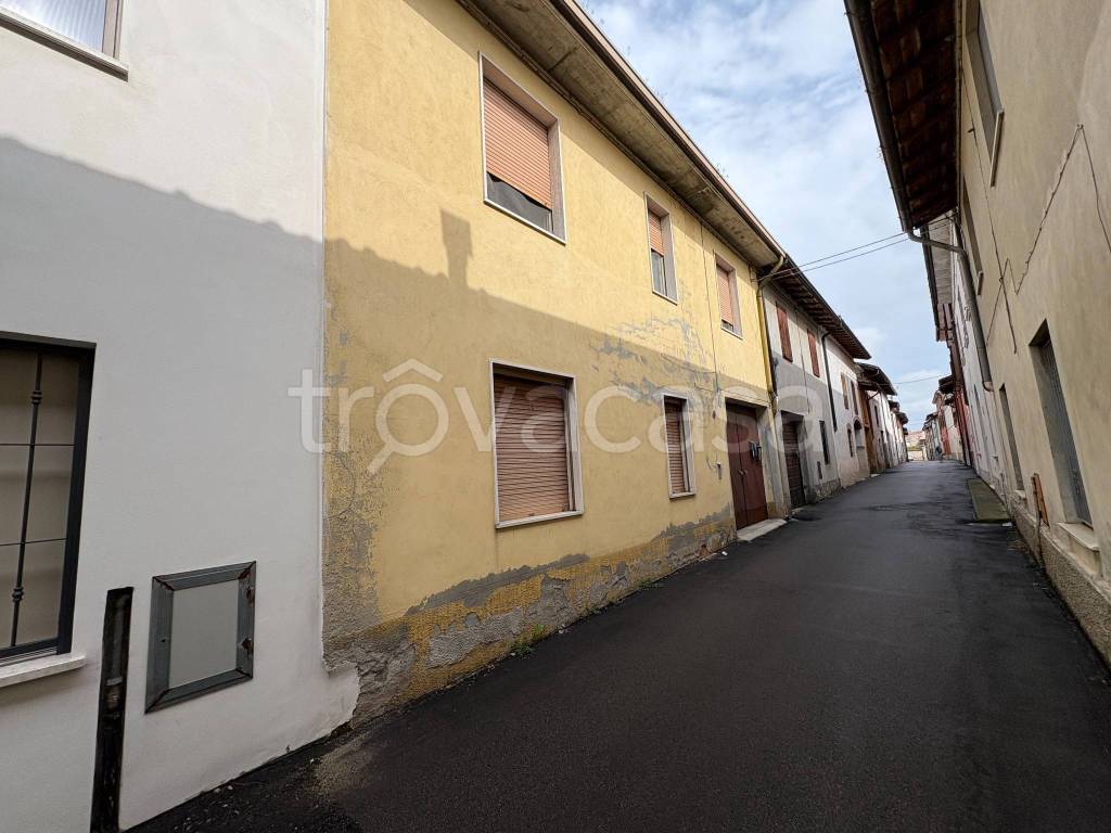 casa indipendente in vendita ad Ostiano