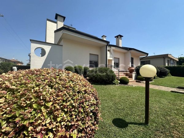 casa indipendente in vendita ad Ostiano