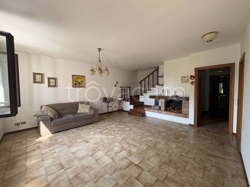 casa indipendente in vendita ad Ostiano