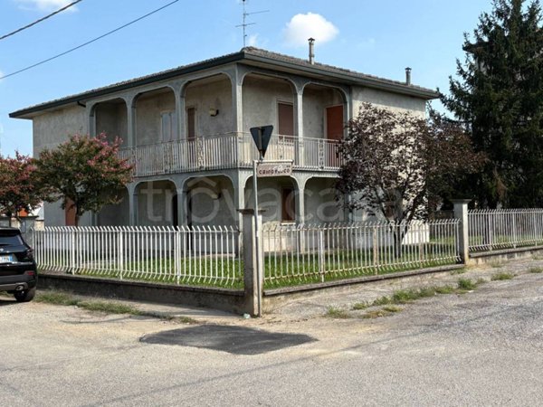 casa indipendente in vendita ad Ostiano