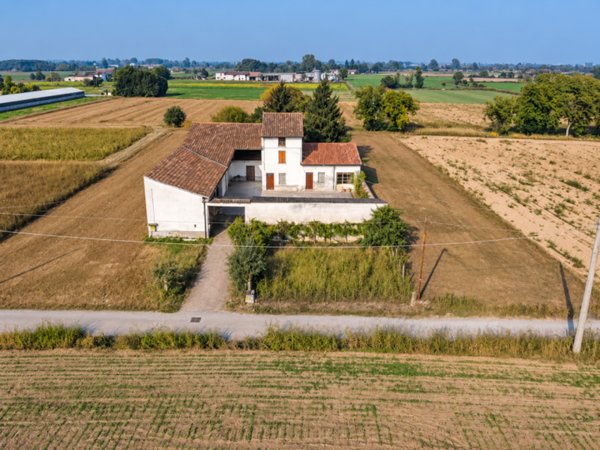 casa indipendente in vendita ad Ostiano