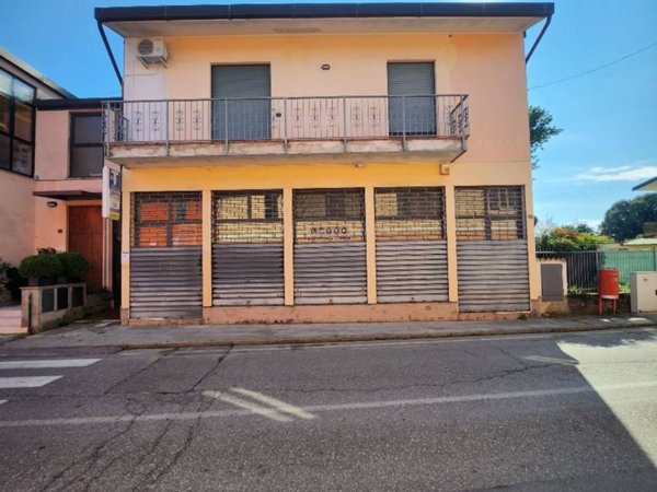 negozio in vendita a Paderno Ponchielli