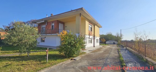 casa indipendente in vendita a Paderno Ponchielli in zona Ossolaro