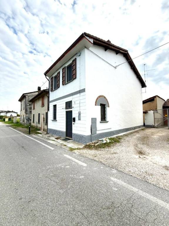 casa indipendente in vendita a Paderno Ponchielli in zona Ossolaro