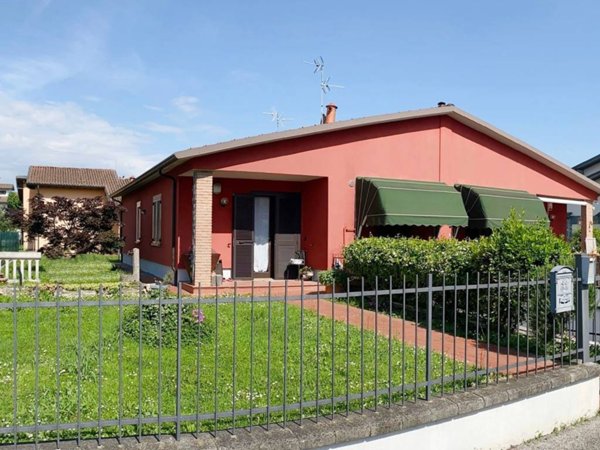 casa indipendente in vendita a Palazzo Pignano in zona Scannabue