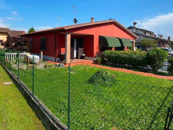 casa indipendente in vendita a Palazzo Pignano in zona Scannabue