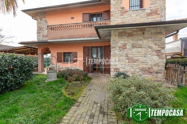 casa indipendente in vendita a Palazzo Pignano in zona Scannabue
