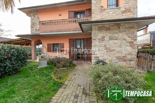 casa indipendente in vendita a Palazzo Pignano in zona Scannabue