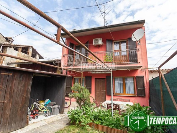 casa indipendente in vendita a Palazzo Pignano in zona Scannabue