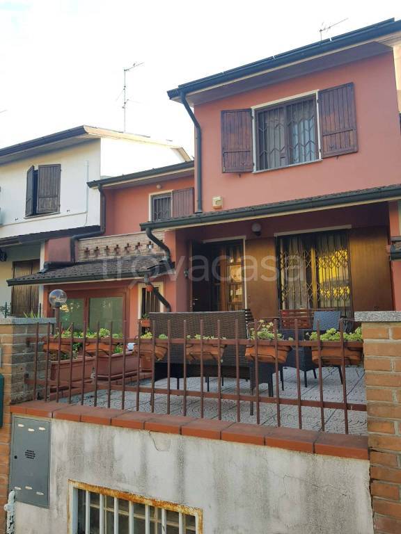 casa indipendente in vendita a Palazzo Pignano in zona Scannabue