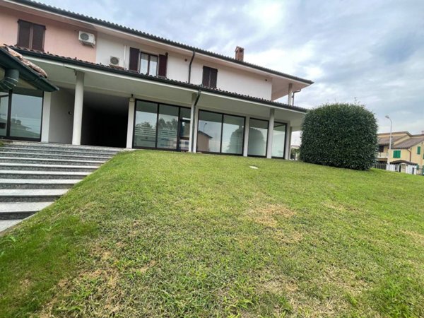 negozio in vendita a Palazzo Pignano in zona Scannabue