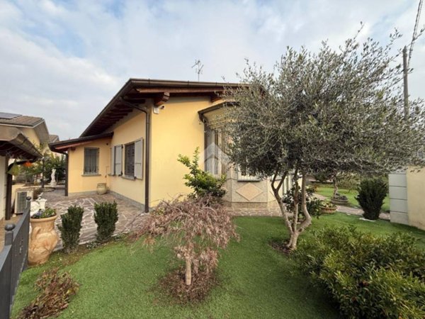 casa indipendente in vendita a Palazzo Pignano