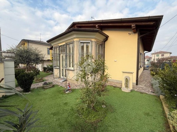 casa indipendente in vendita a Palazzo Pignano