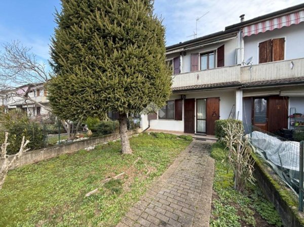 casa indipendente in vendita a Palazzo Pignano in zona Scannabue