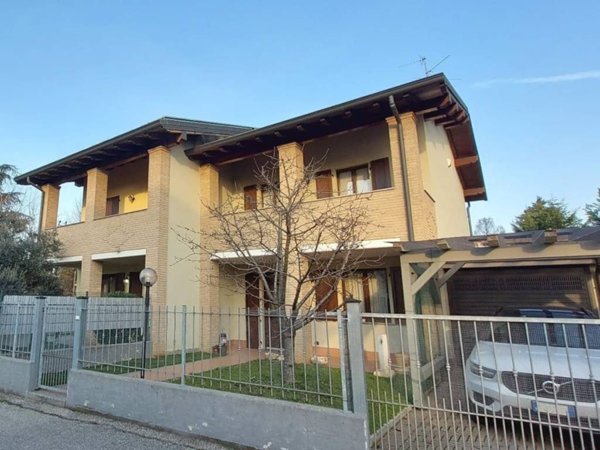 casa indipendente in vendita a Palazzo Pignano in zona Cascine Capri