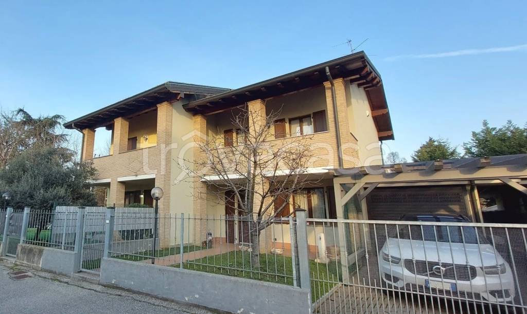 casa indipendente in vendita a Palazzo Pignano in zona Cascine Capri