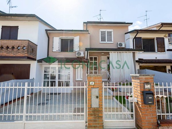 casa indipendente in vendita a Palazzo Pignano in zona Scannabue