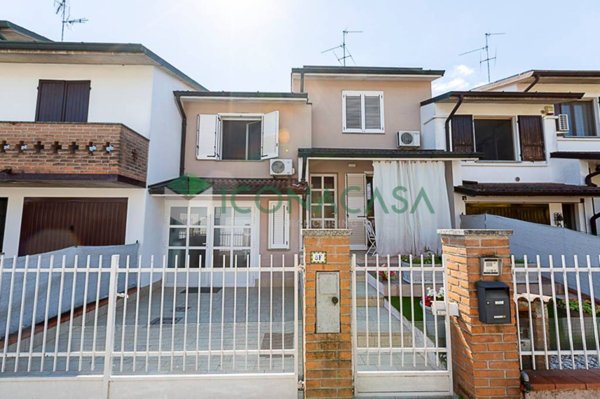 casa indipendente in vendita a Palazzo Pignano in zona Scannabue