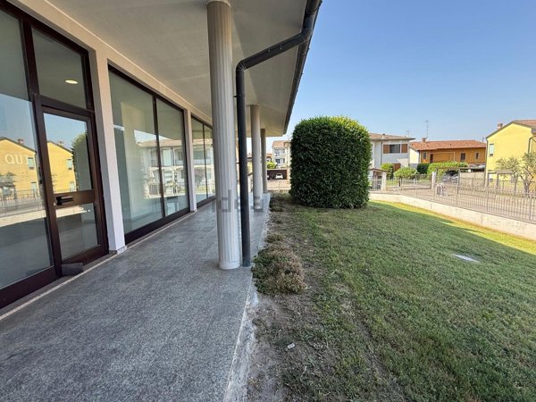 locale commerciale in vendita a Palazzo Pignano in zona Scannabue