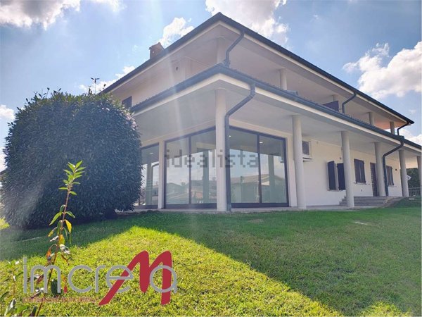 ufficio in vendita a Palazzo Pignano in zona Scannabue