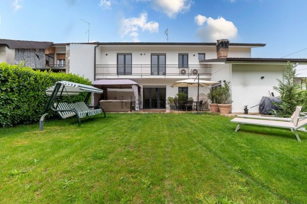 casa indipendente in vendita a Palazzo Pignano in zona Cascine Capri