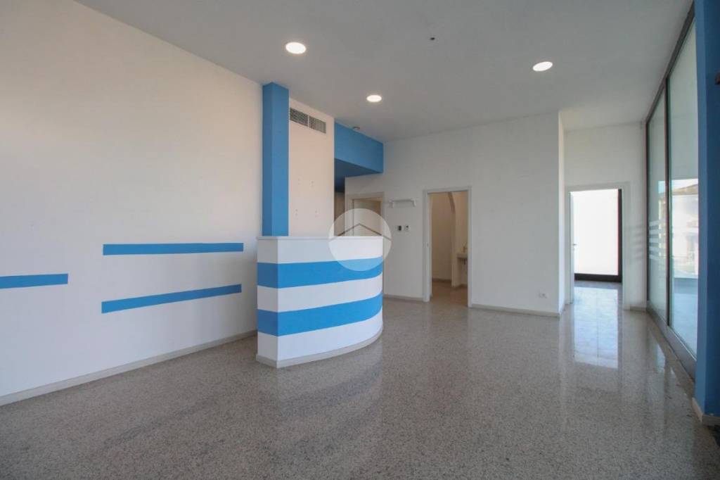 negozio in vendita a Palazzo Pignano in zona Scannabue