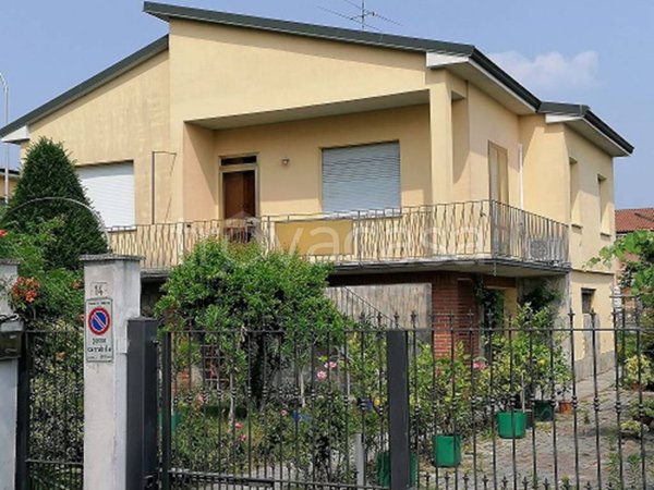 casa indipendente in vendita a Pandino