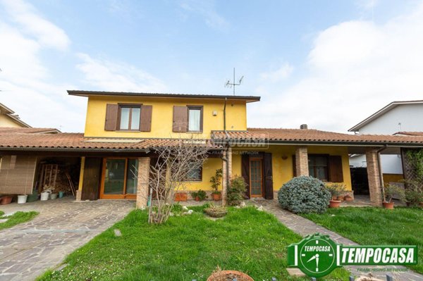 casa indipendente in vendita a Pandino